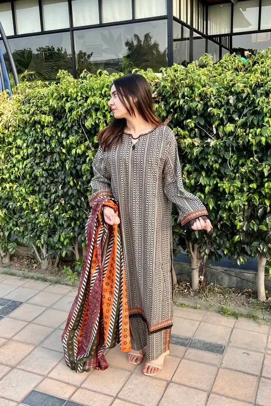 Bin Saeed Printed Lawn Dress Karachi OutDoor Pose